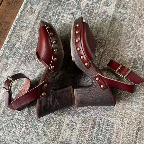 NEW Maurices Block Heel Sandals Ankle Strap Studded Size 7 Deep Red Comfort - Picture 14 of 14